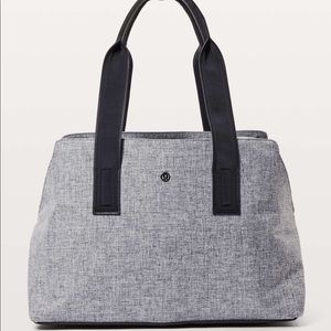 Lululemon go getter tote bag. Amazing gray color.